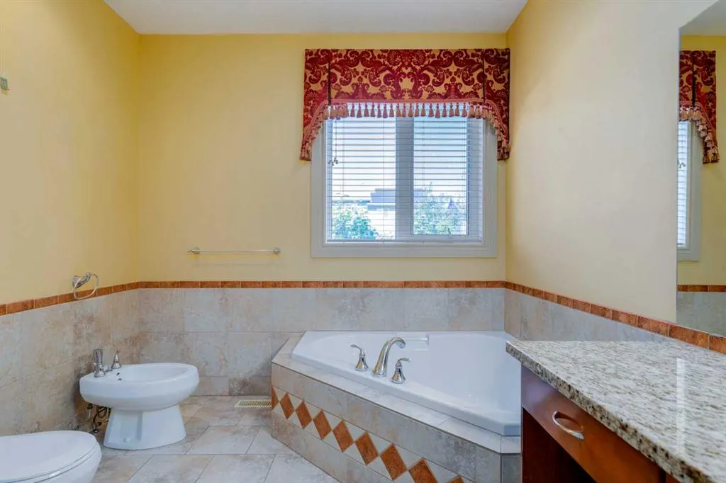 72 Panatella Manor NW