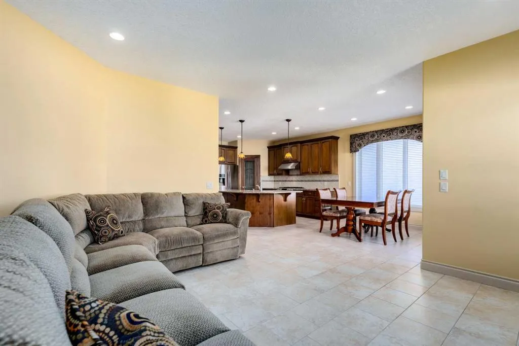 72 Panatella Manor NW