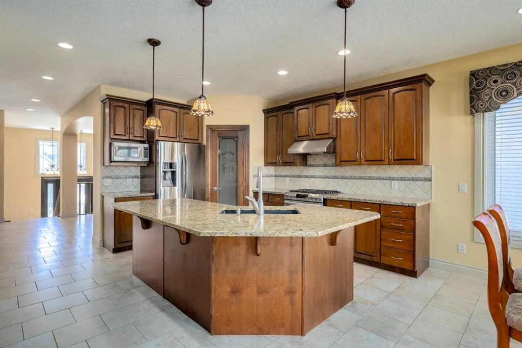 72 Panatella Manor NW