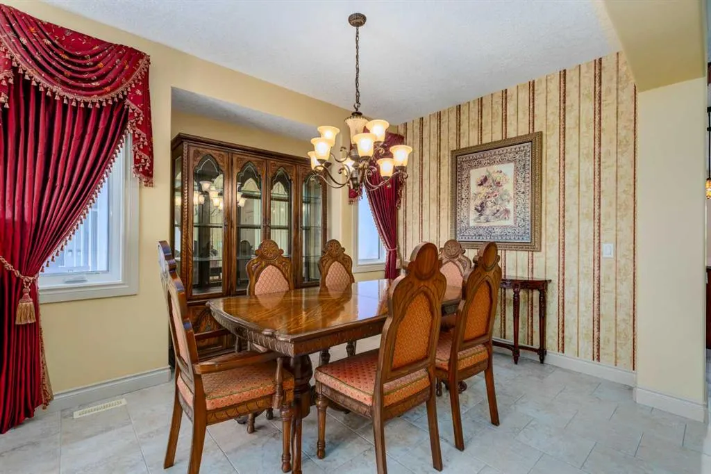 72 Panatella Manor NW