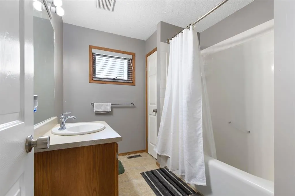 3 Sheep River Crescent