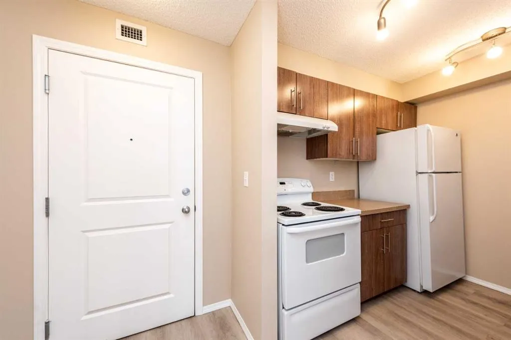 403 Mackenzie Way SW, #4210
