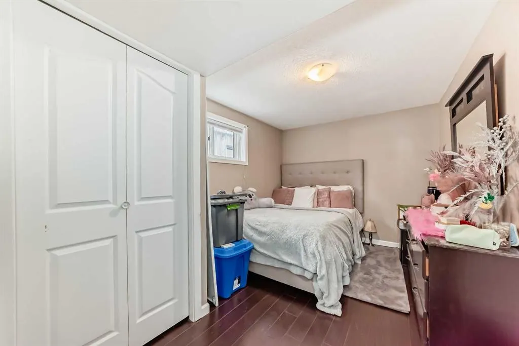 30 Falmere Way NE