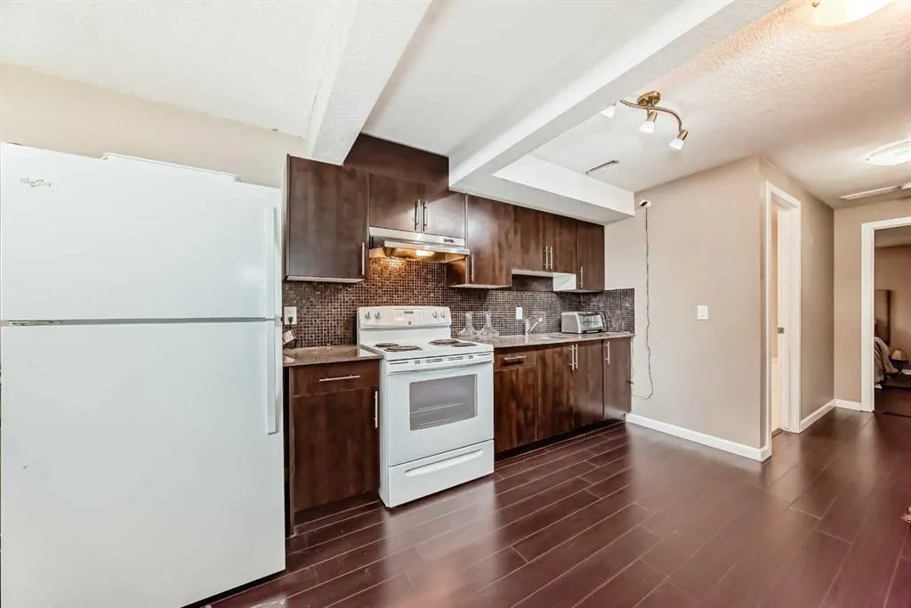 30 Falmere Way NE