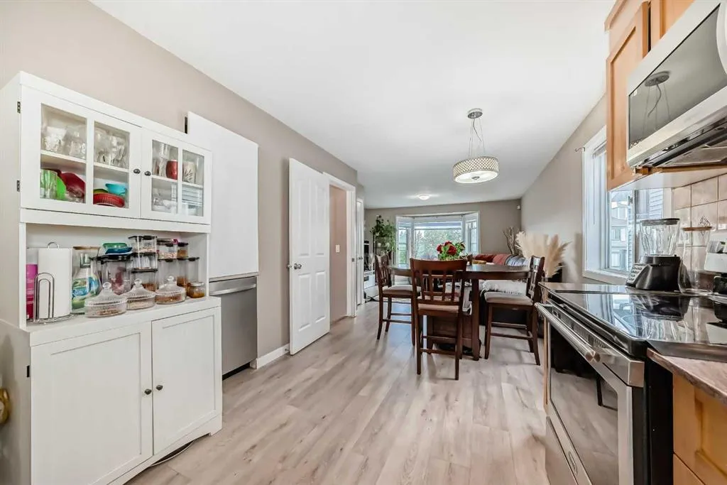 30 Falmere Way NE