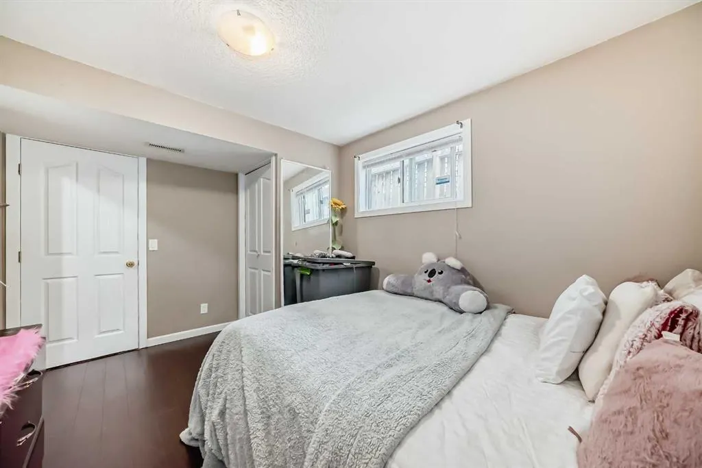 30 Falmere Way NE