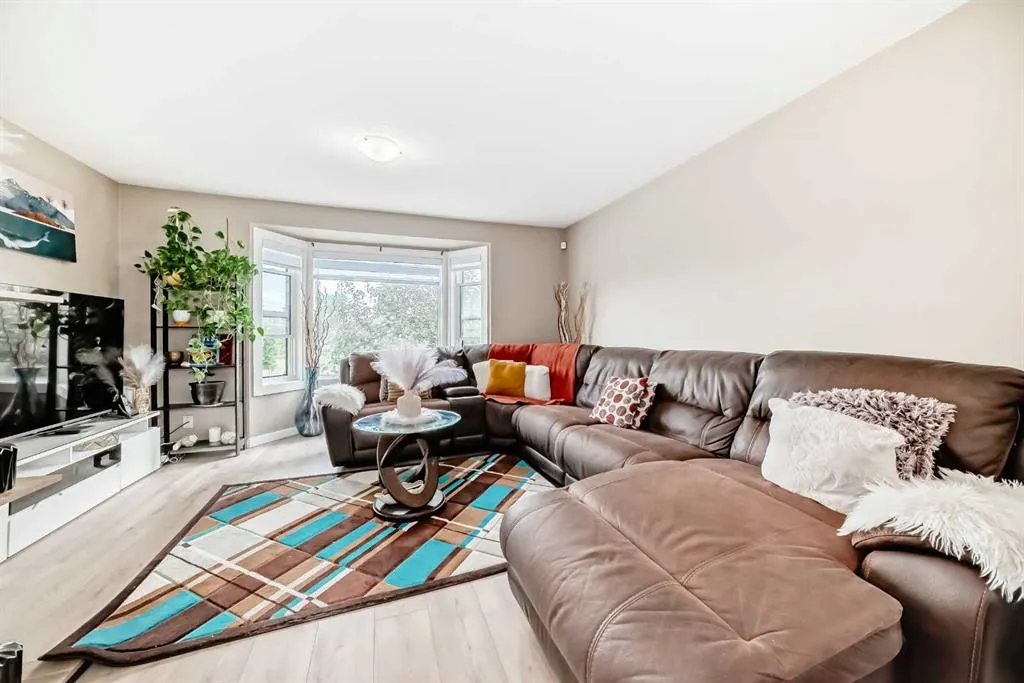 30 Falmere Way NE