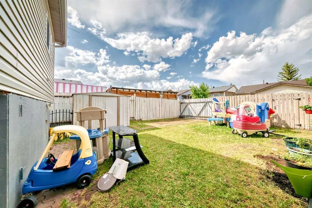 30 Falmere Way NE