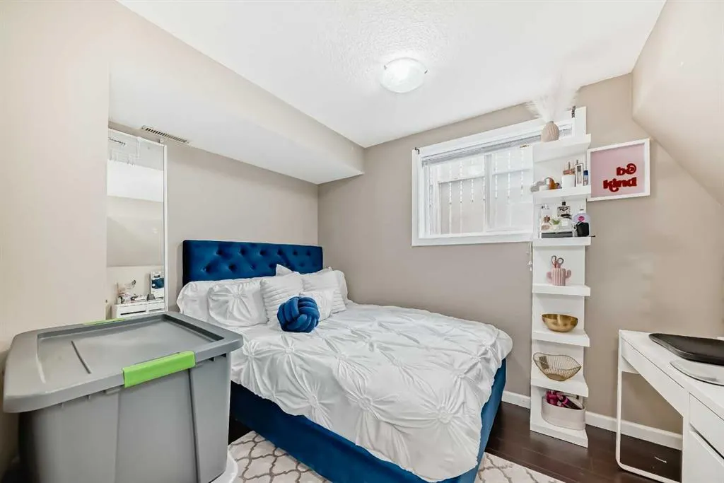 30 Falmere Way NE
