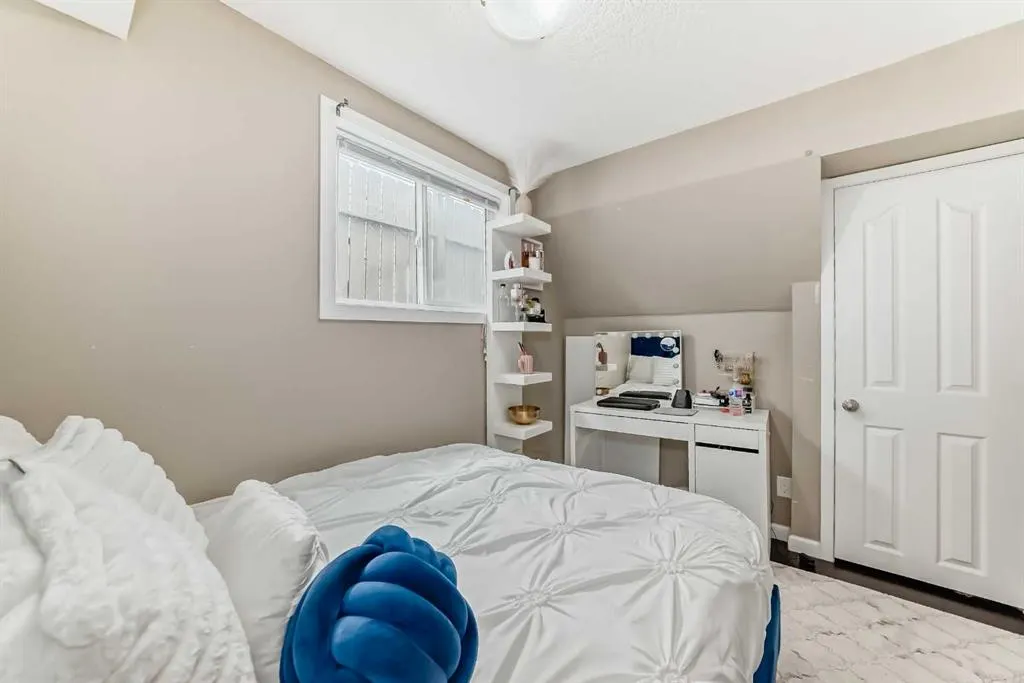 30 Falmere Way NE