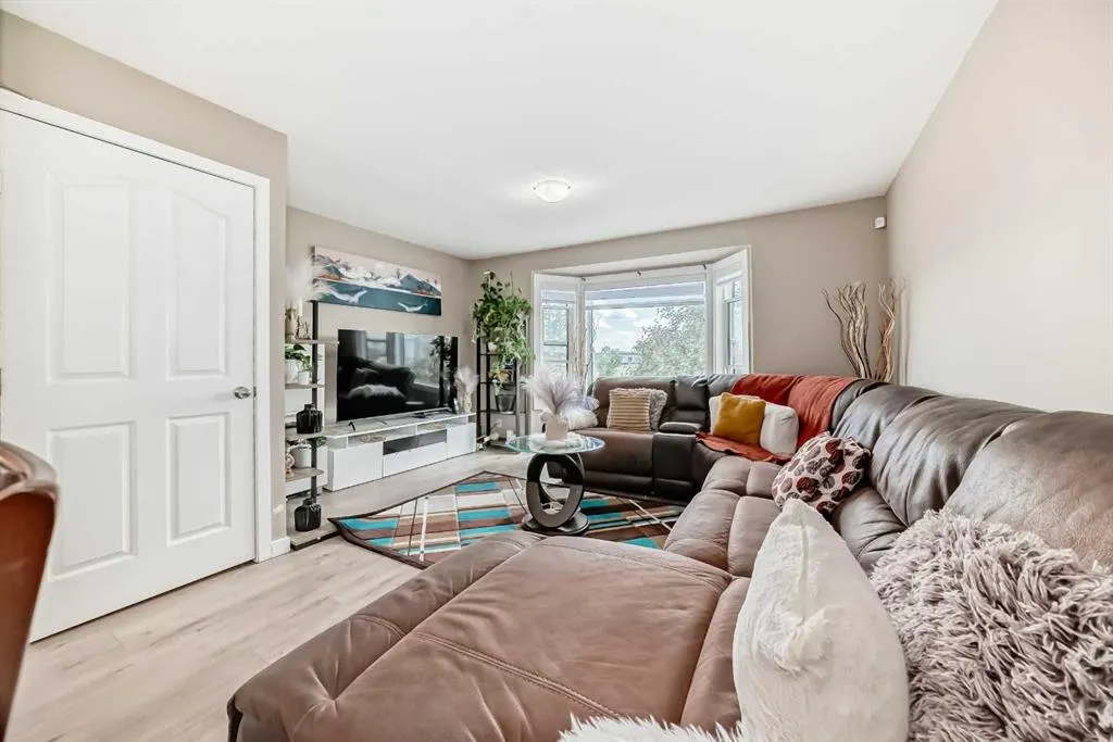 30 Falmere Way NE