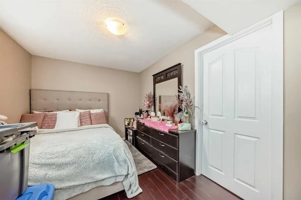 30 Falmere Way NE