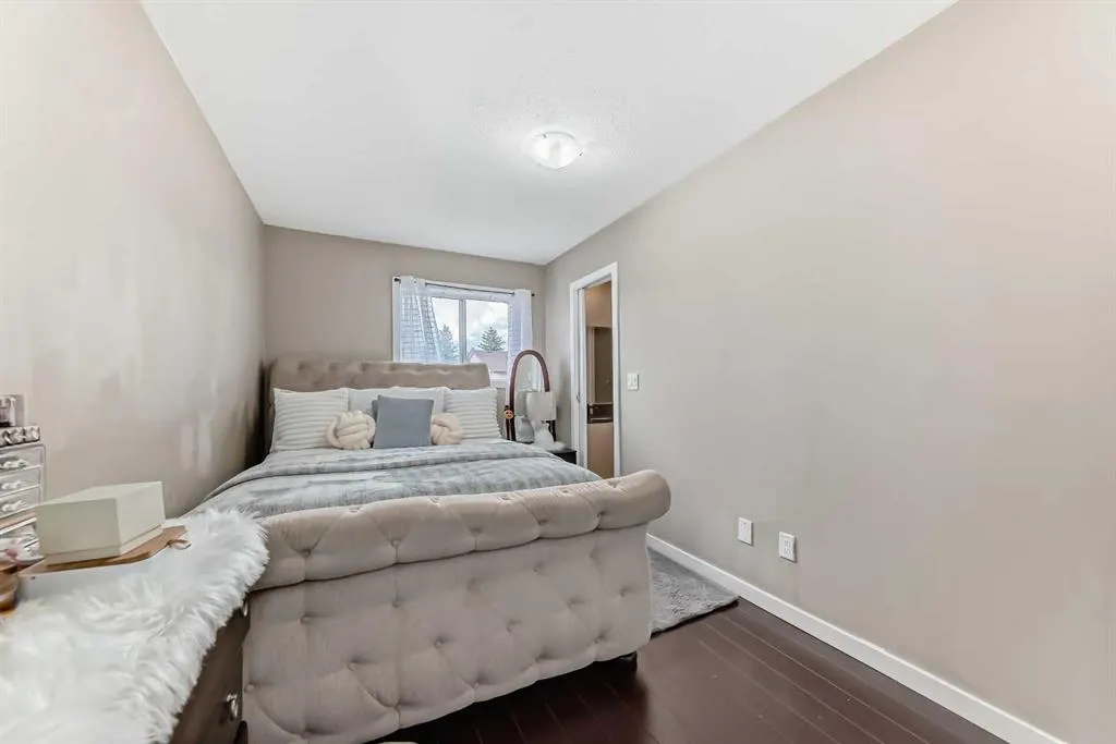 30 Falmere Way NE