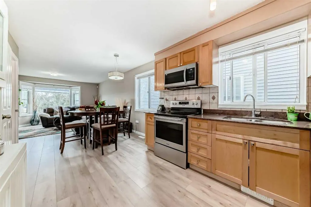 30 Falmere Way NE