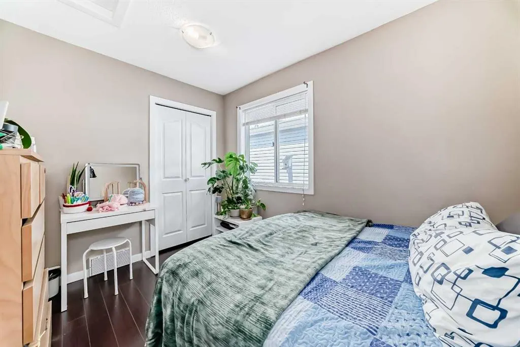 30 Falmere Way NE