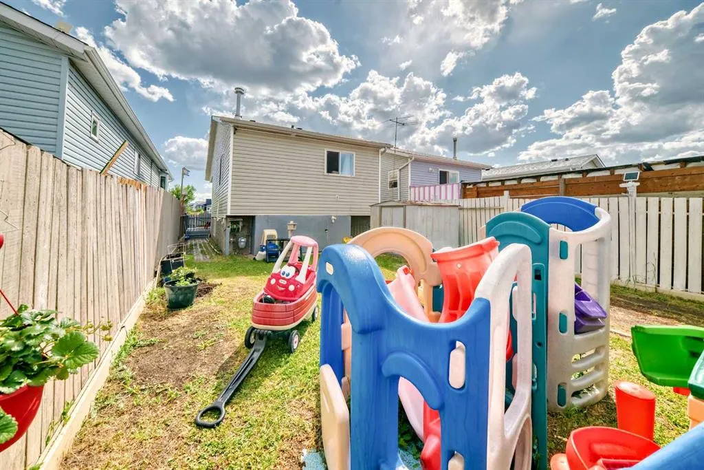 30 Falmere Way NE