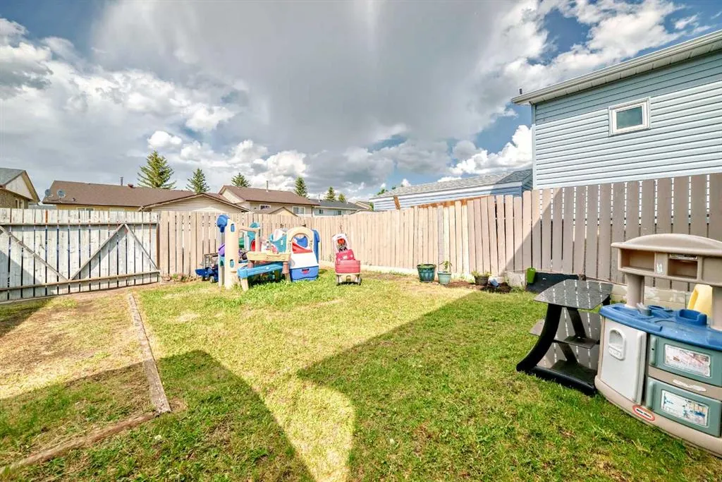 30 Falmere Way NE
