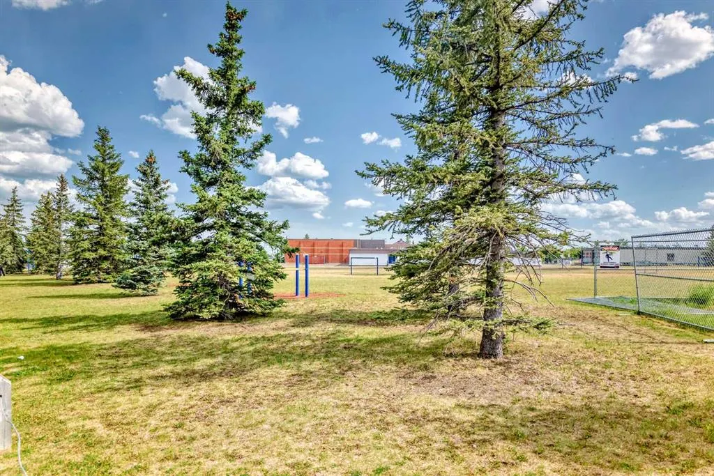 30 Falmere Way NE