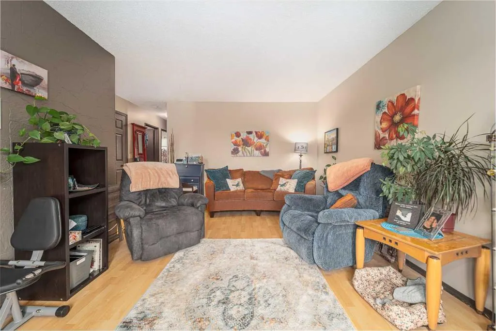 3 Mt Royal Place W