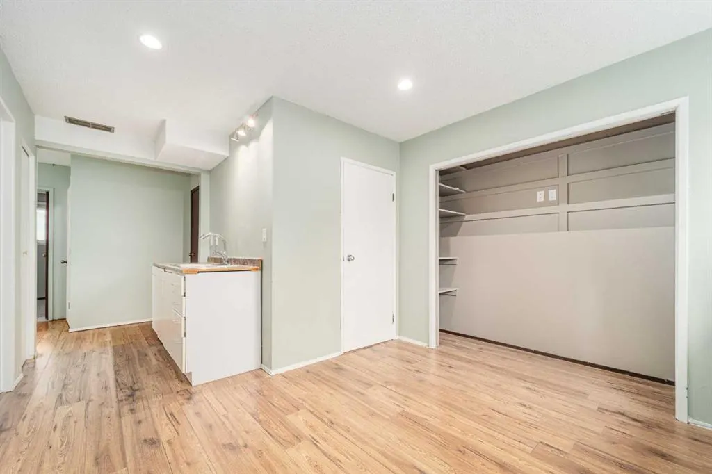 3 Mt Royal Place W