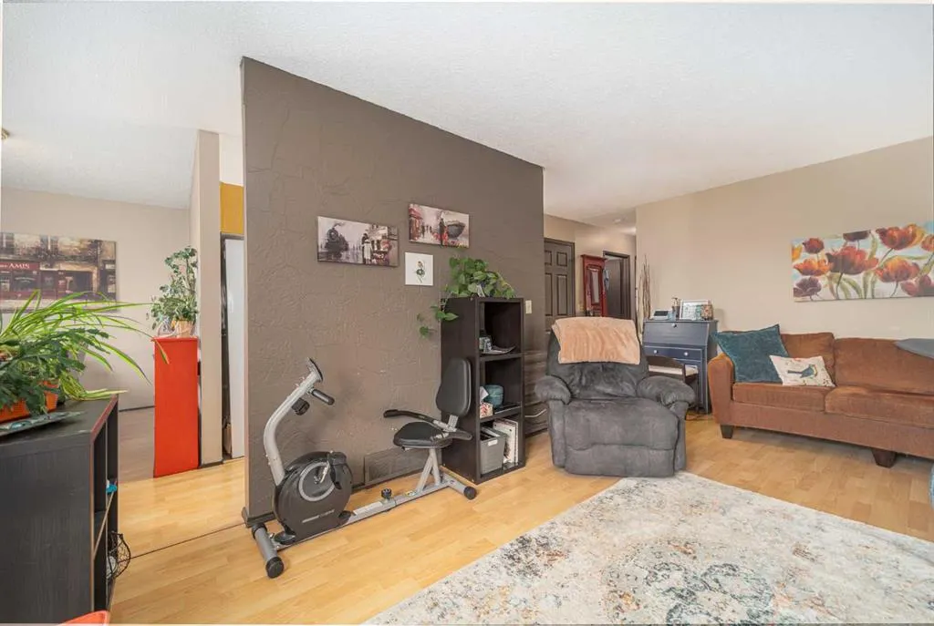3 Mt Royal Place W