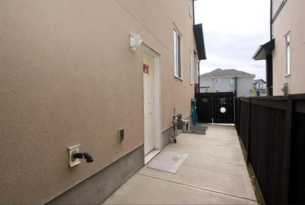 142 kinniburgh Crescent