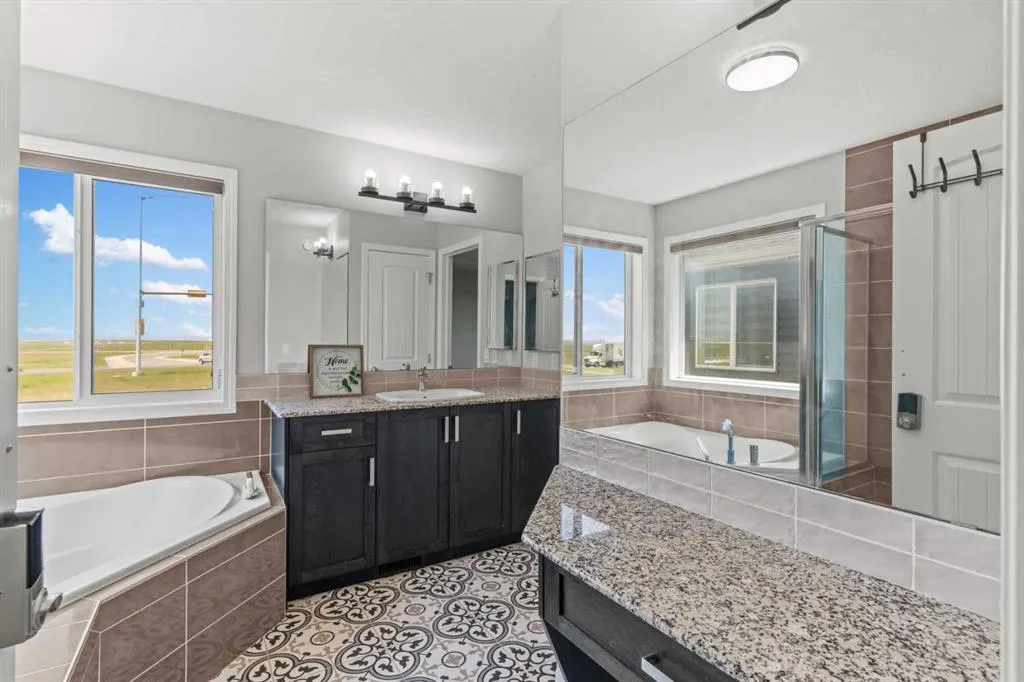 135 Redstone Heights NE