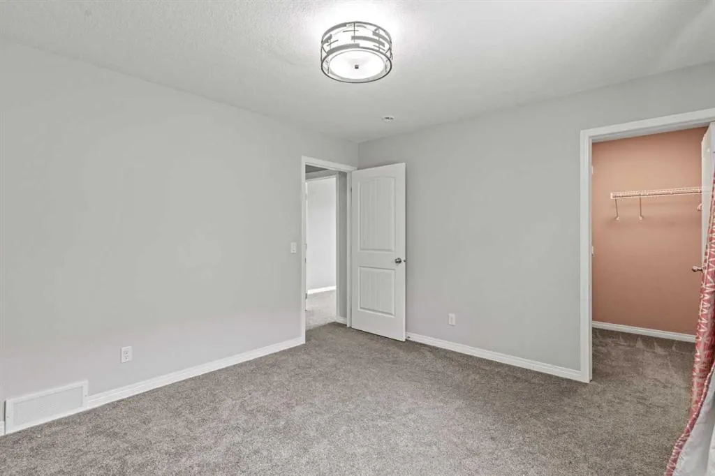 135 Redstone Heights NE