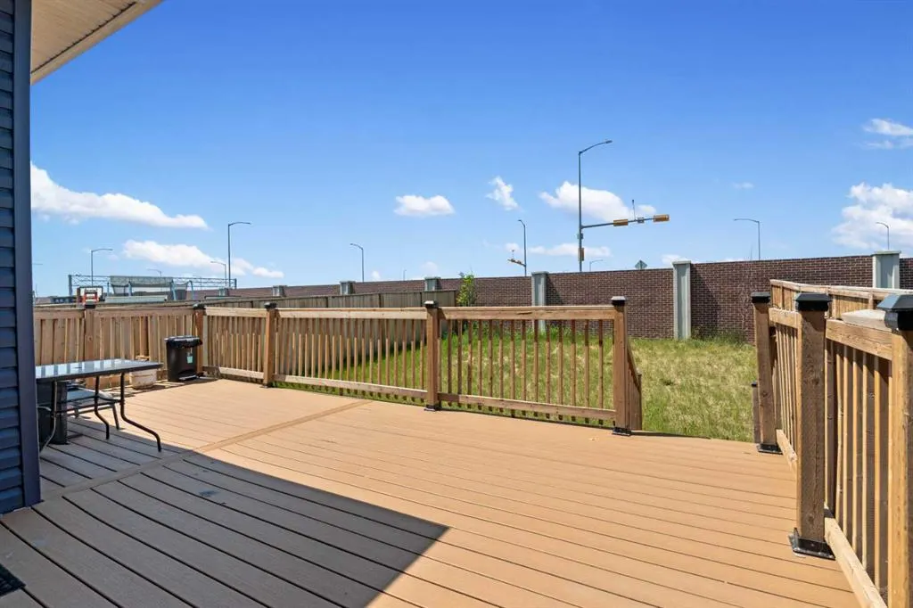 135 Redstone Heights NE