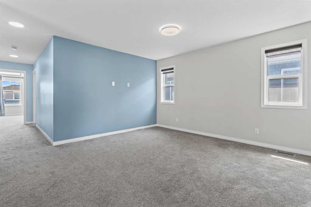 135 Redstone Heights NE
