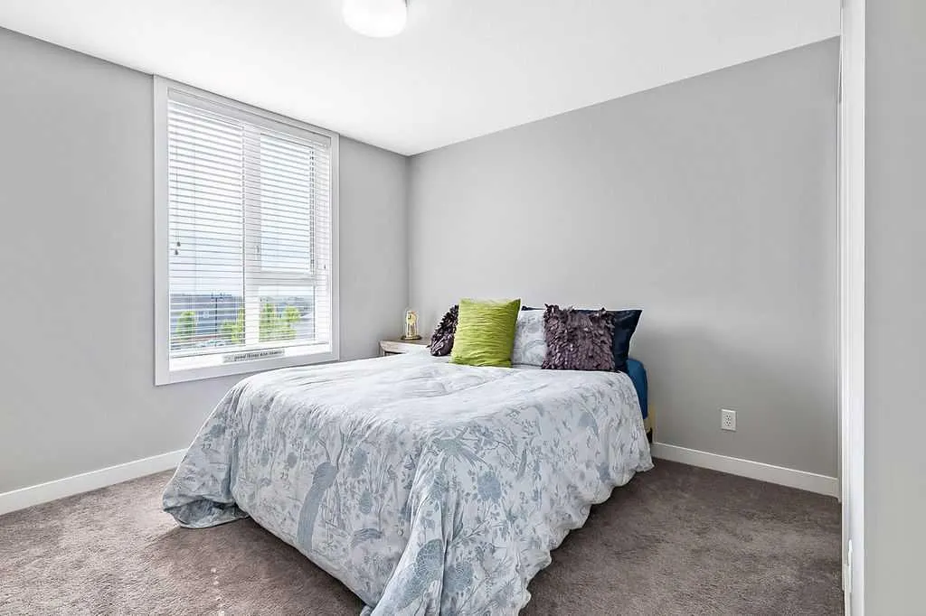 608 Drake Landing Wynd