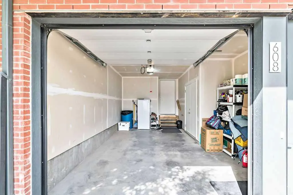 608 Drake Landing Wynd