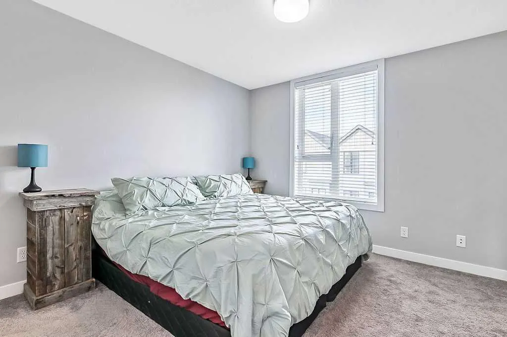 608 Drake Landing Wynd