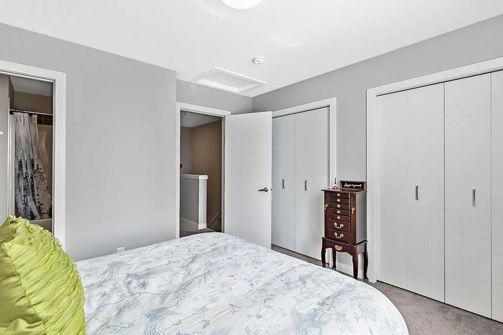 608 Drake Landing Wynd