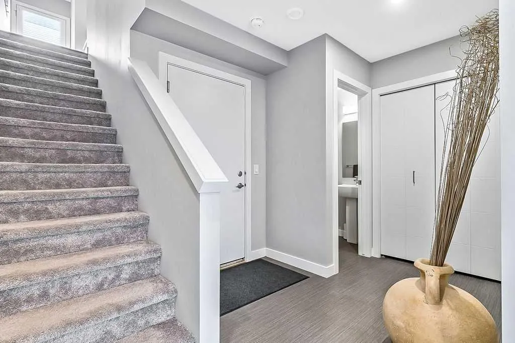 608 Drake Landing Wynd