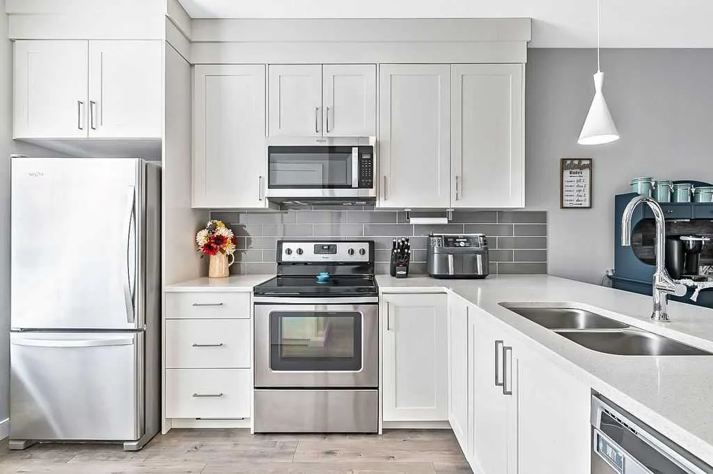 608 Drake Landing Wynd