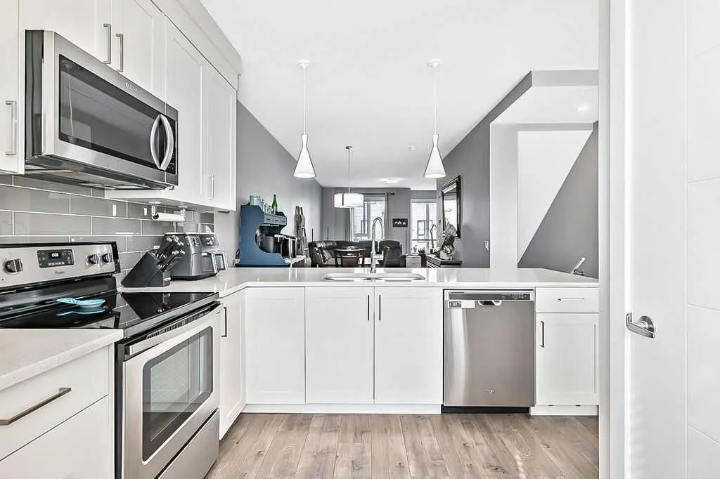 608 Drake Landing Wynd