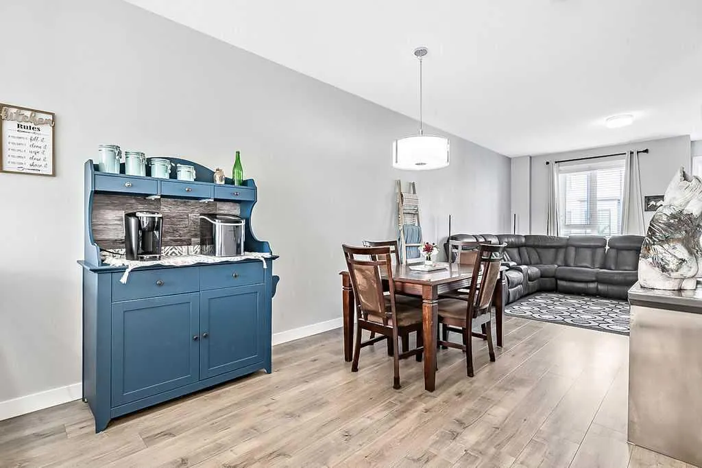 608 Drake Landing Wynd