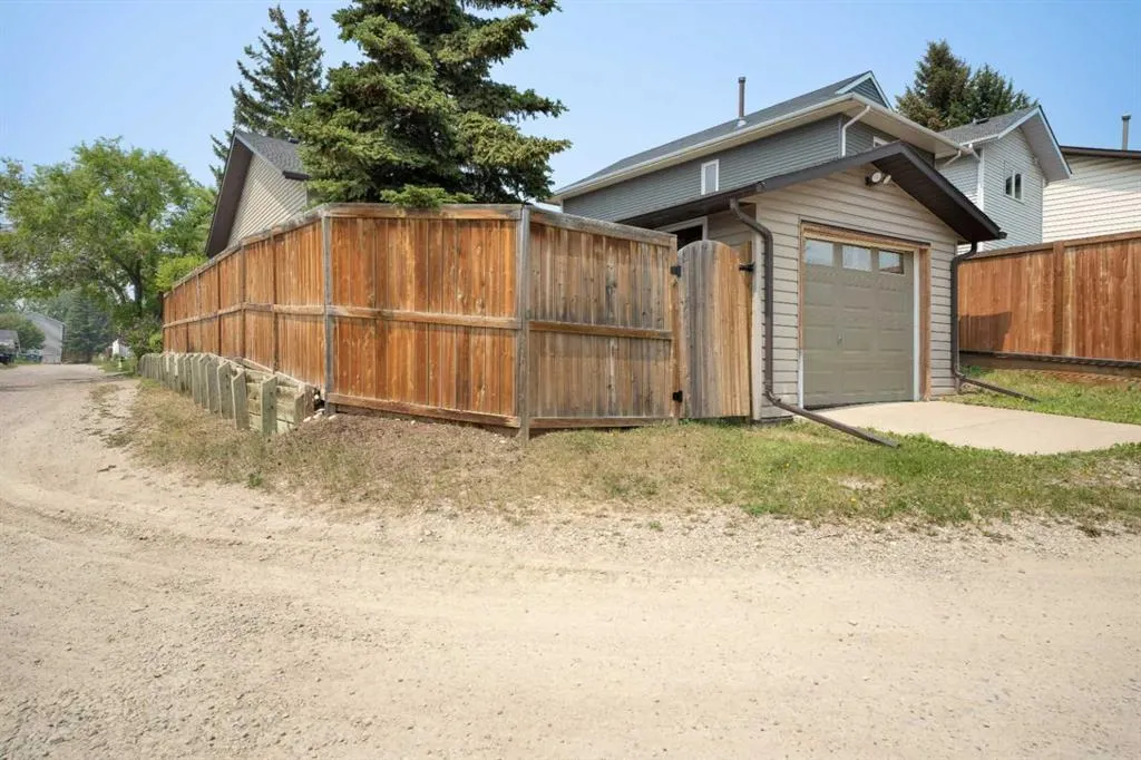 6 Edgeburn Place NW