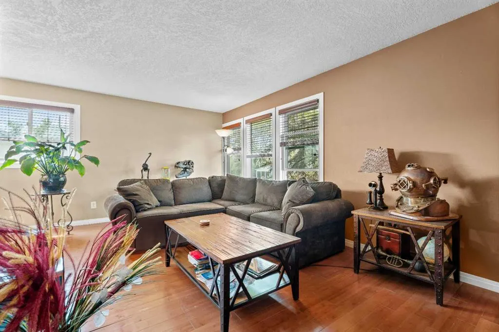 6 Edgeburn Place NW