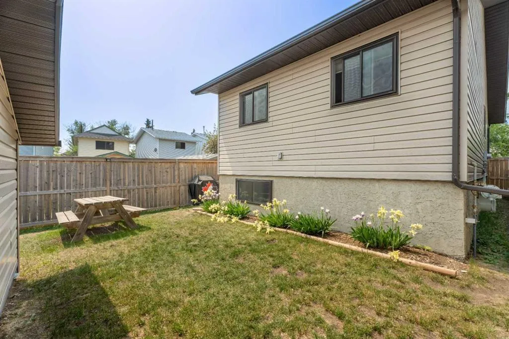 6 Edgeburn Place NW