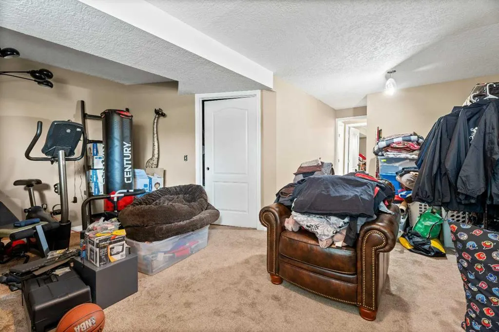 6 Edgeburn Place NW