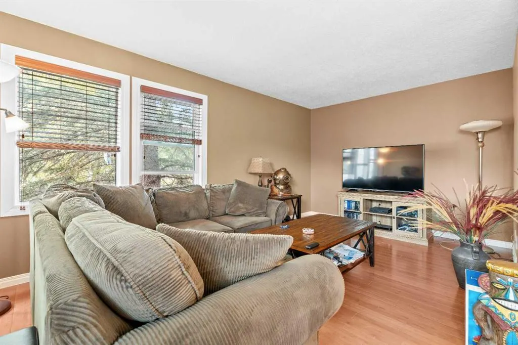 6 Edgeburn Place NW