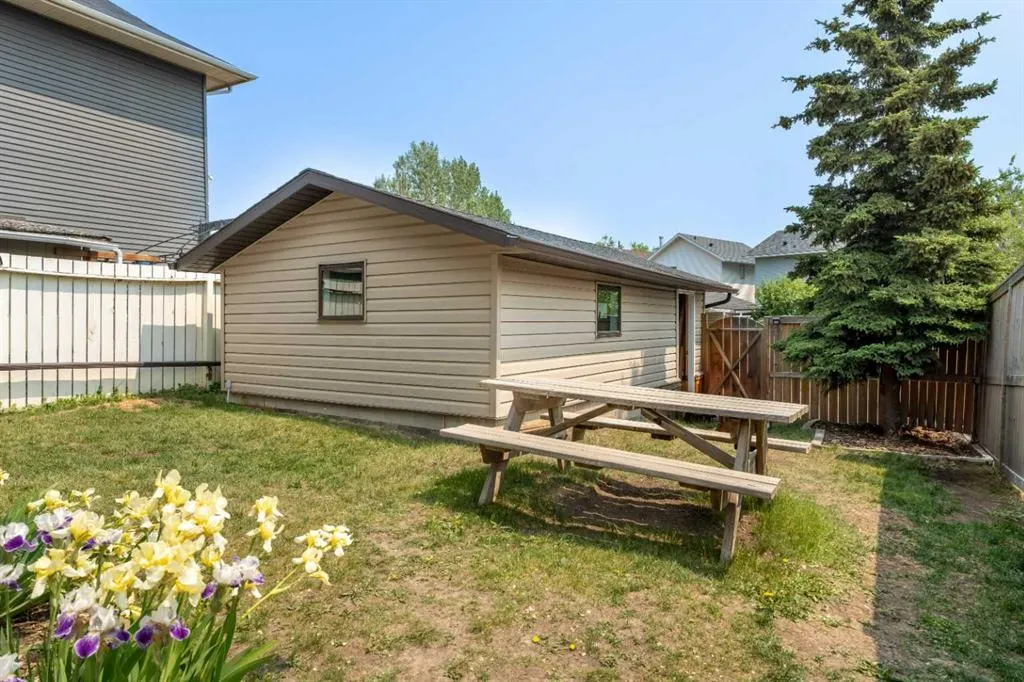 6 Edgeburn Place NW