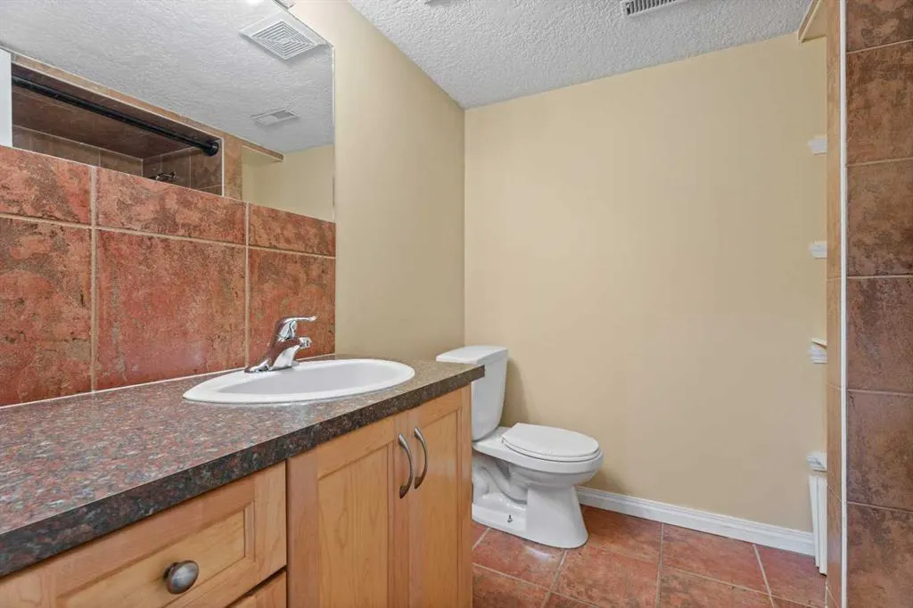 6 Edgeburn Place NW