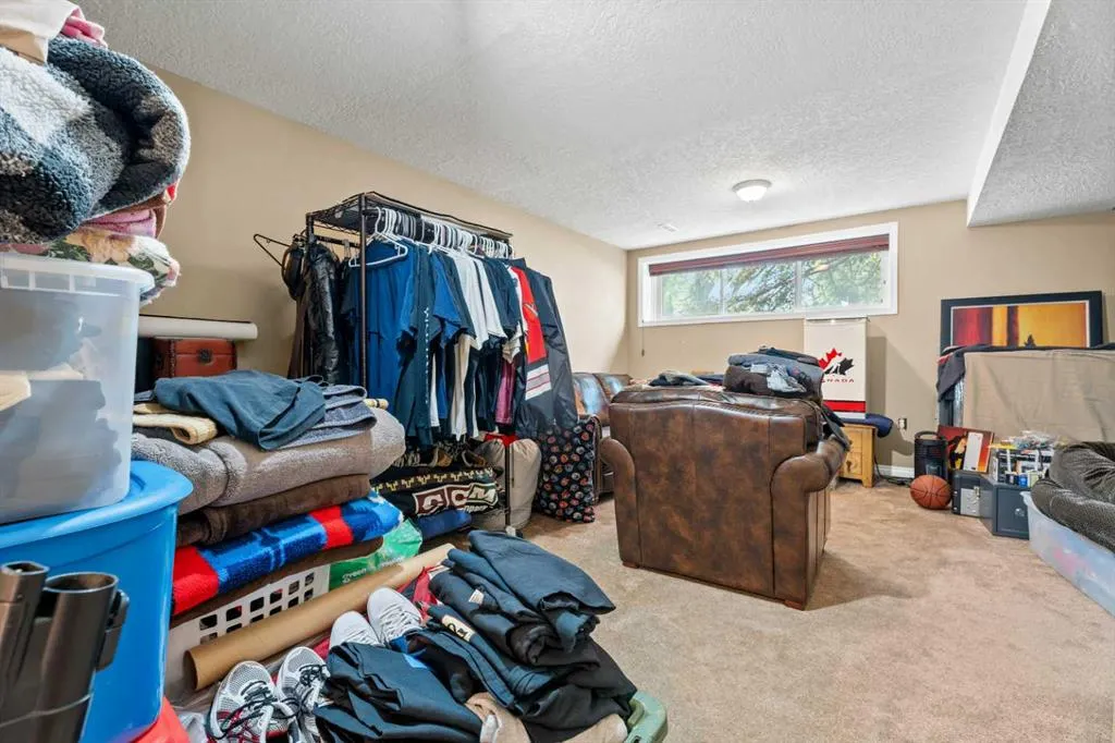 6 Edgeburn Place NW