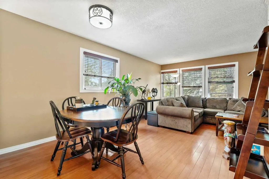 6 Edgeburn Place NW
