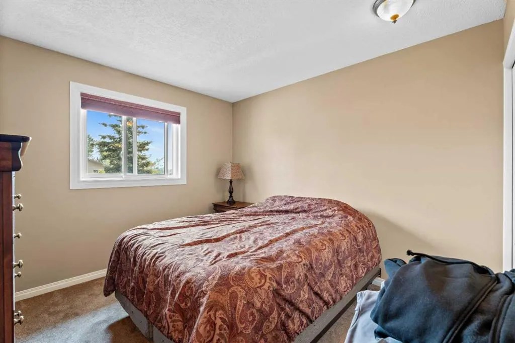 6 Edgeburn Place NW