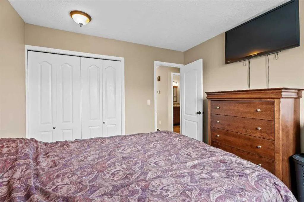 6 Edgeburn Place NW