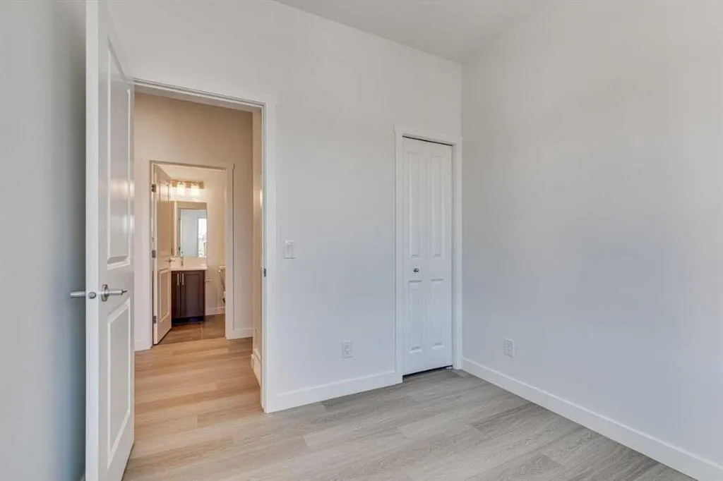 65 Belvedere Pointe SE, #406